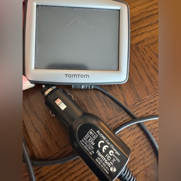 Tom Tom One N14644 GPS 3.5" screen & Car Charging Cord - Picture 2 of 6